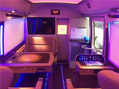 實(shí)力派座駕豐田考斯特改裝商務(wù)車